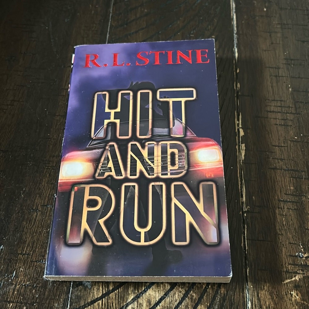 💙3/$15🆕Hit and Run by R.L. Stine